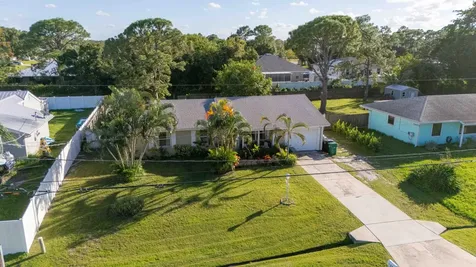 382 SE Evans Avenue Port St Lucie FL 34984