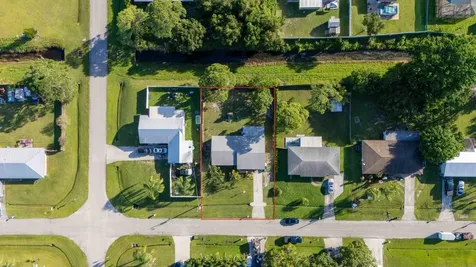 382 SE Evans Avenue Port St Lucie FL 34984