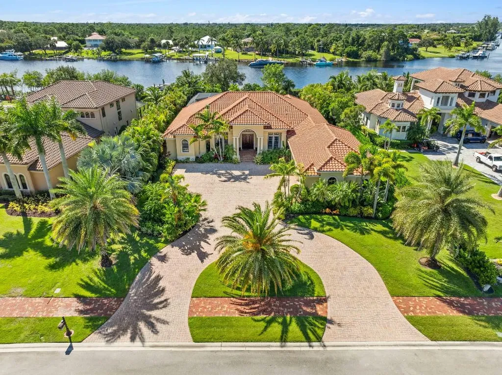 109 SE Fiore Bello Port St Lucie FL 34952