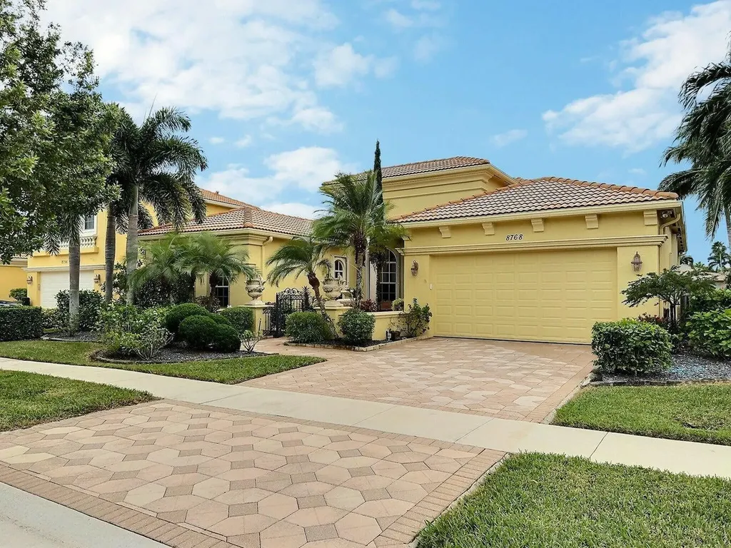 8768 Via Prestigio E Wellington FL 33411