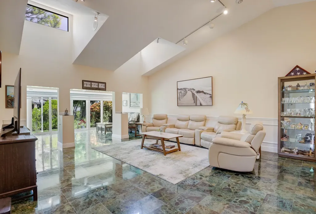 6827 Fountains Circle Lake Worth FL 33467