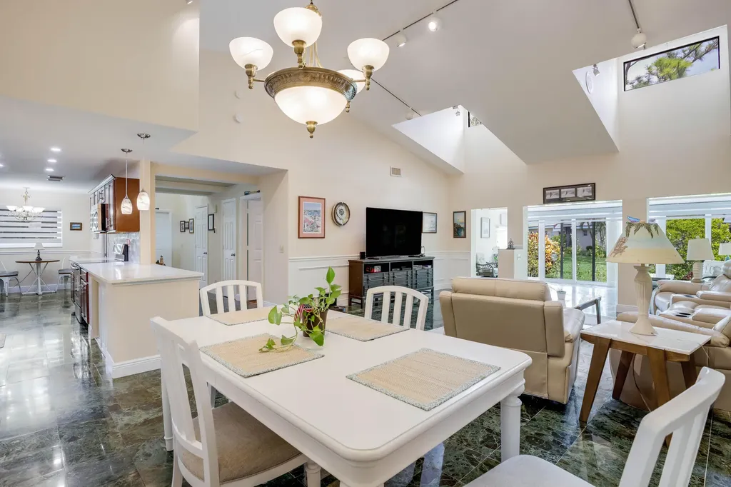6827 Fountains Circle Lake Worth FL 33467