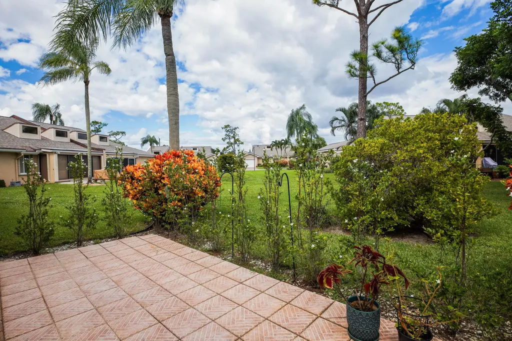 6827 Fountains Circle Lake Worth FL 33467