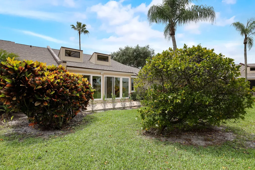6827 Fountains Circle Lake Worth FL 33467