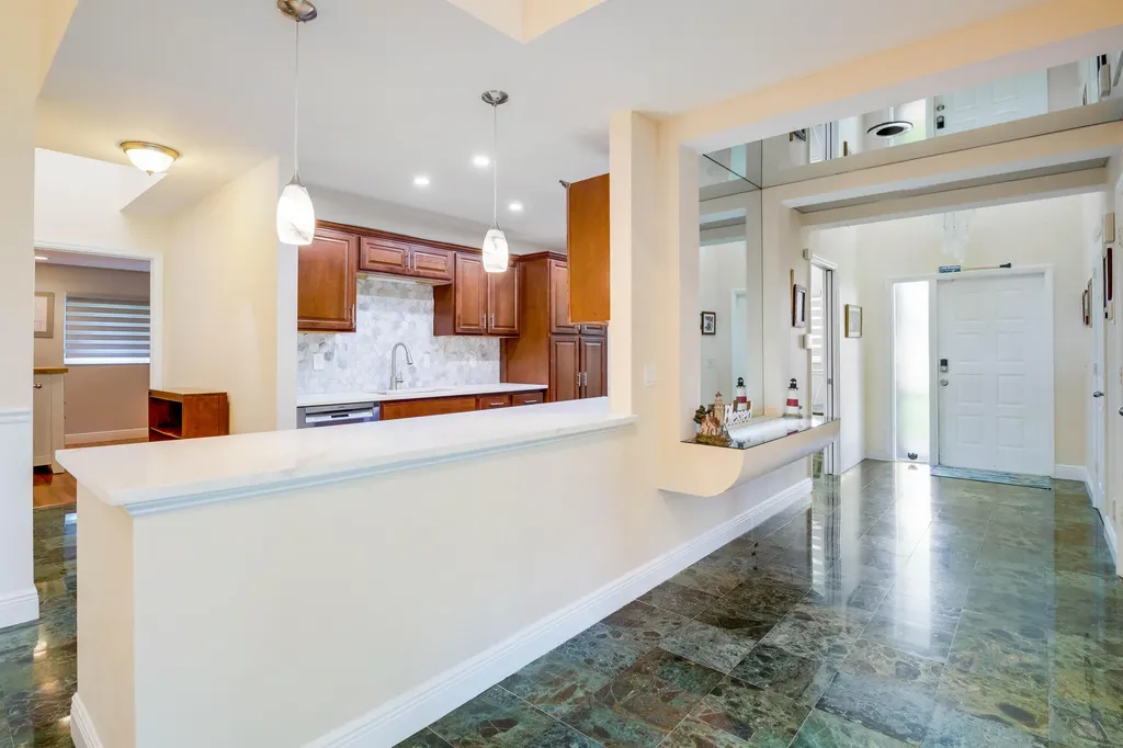 6827 Fountains Circle Lake Worth FL 33467