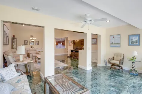 6827 Fountains Circle Lake Worth FL 33467