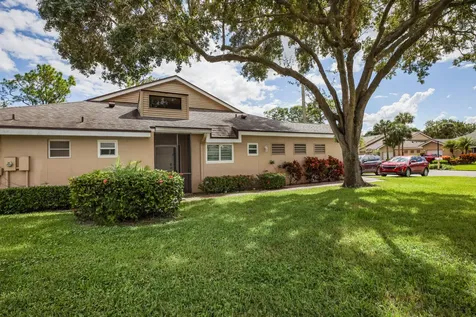 6827 Fountains Circle Lake Worth FL 33467