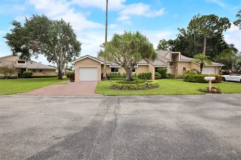 6827 Fountains Circle Lake Worth FL 33467