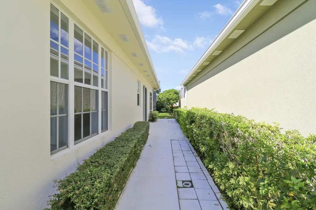 220 NW Bentley Circle Port St Lucie FL 34986