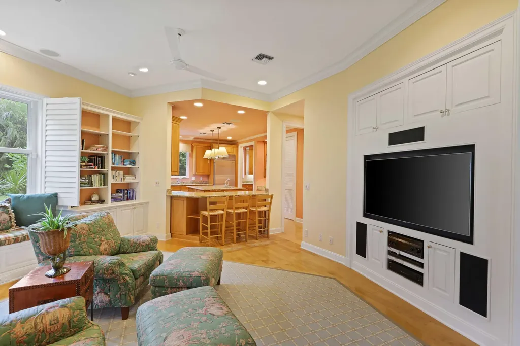 5 Country Road E Village Of Golf FL 33436