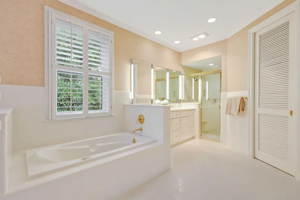 5 Country Road E Village Of Golf FL 33436