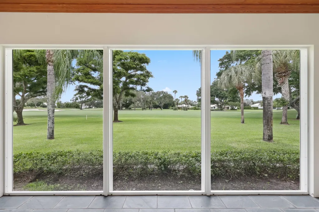 5 Country Road E Village Of Golf FL 33436
