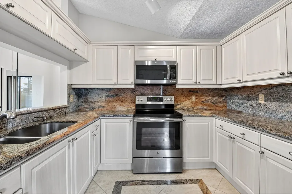 8225 Cassia Drive Boynton Beach FL 33472
