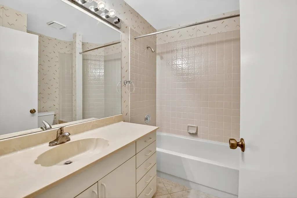 8225 Cassia Drive Boynton Beach FL 33472