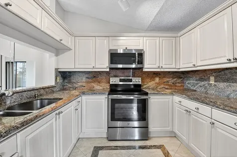 8225 Cassia Drive Boynton Beach FL 33472