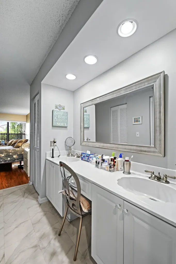 5153 Oak Hill Lane Delray Beach FL 33484