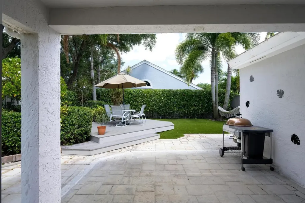 32 Admirals Court Palm Beach Gardens FL 33418