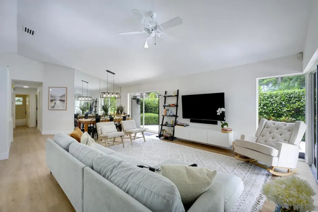32 Admirals Court Palm Beach Gardens FL 33418
