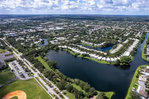 2901 Lakemont Court Palm Beach Gardens FL 33403