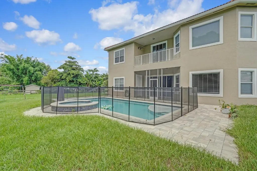 16383 73rd Terrace N Palm Beach Gardens FL 33418
