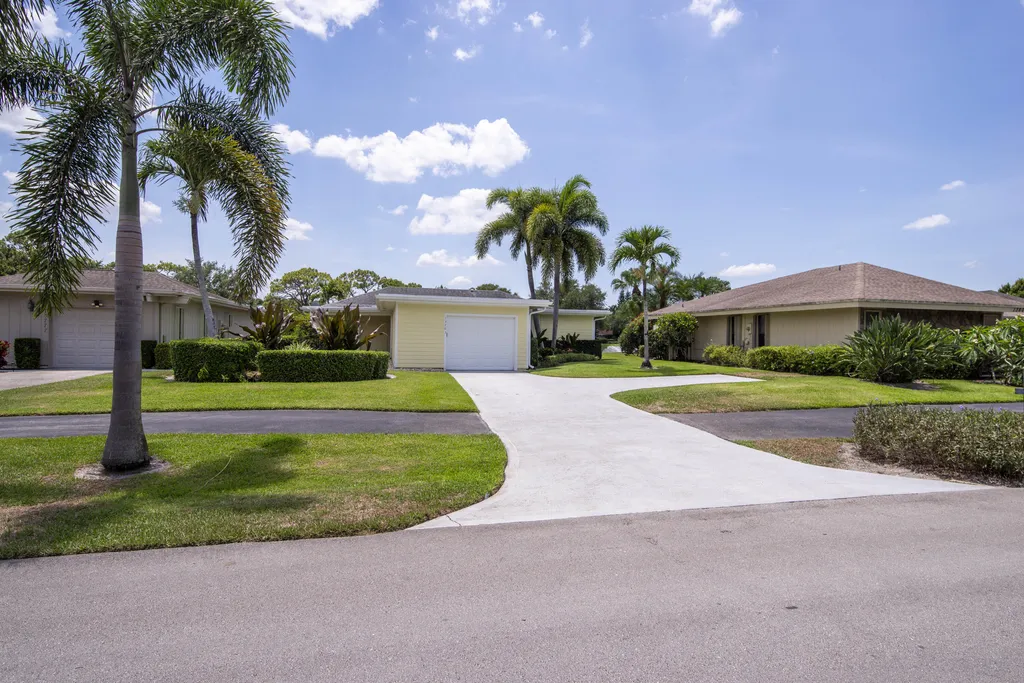 13793 Whispering Lakes Lane Palm Beach Gardens FL 33418