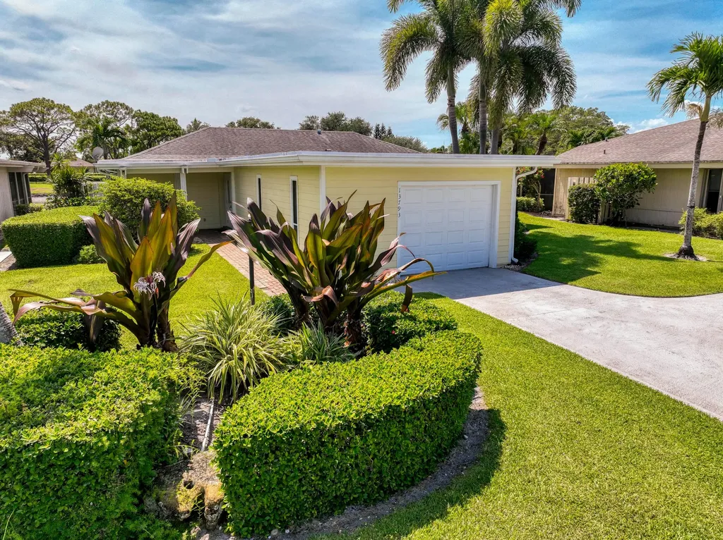 13793 Whispering Lakes Lane Palm Beach Gardens FL 33418