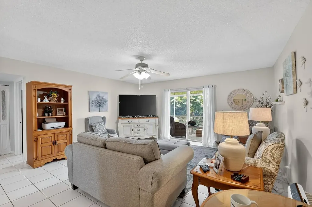 204 Oxford 300 West Palm Beach FL 33417