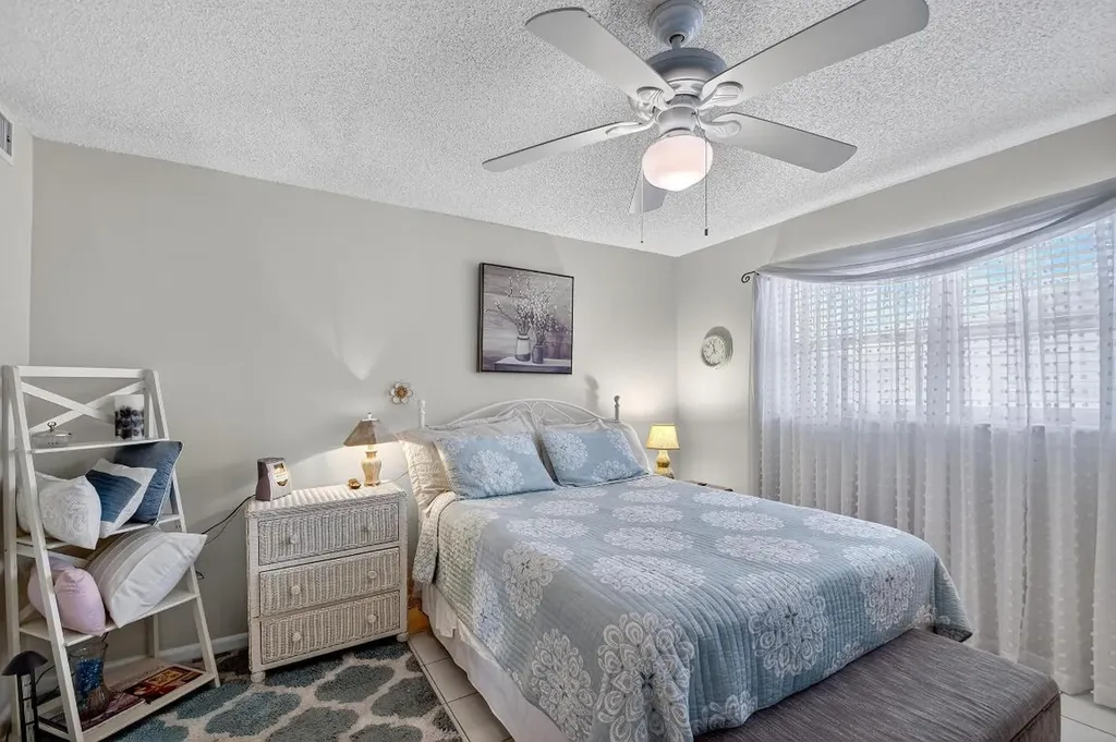 204 Oxford 300 West Palm Beach FL 33417