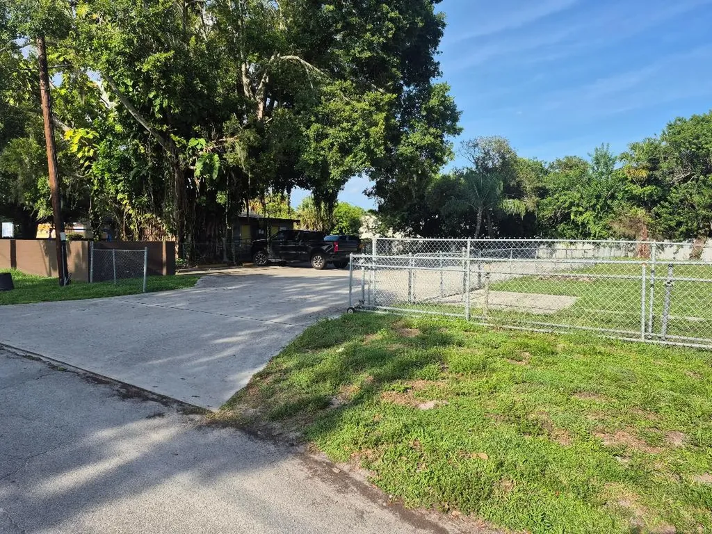 2007 Orange Avenue Fort Pierce FL 34950