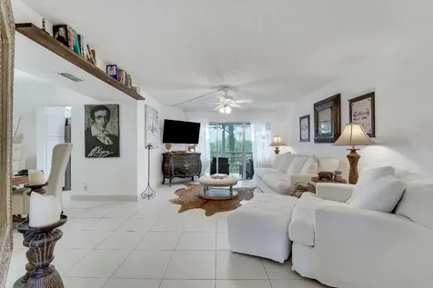 3755 Via Poinciana Greenacres FL 33467