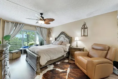 3755 Via Poinciana Greenacres FL 33467