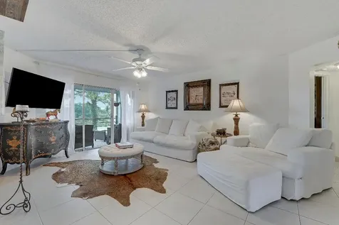3755 Via Poinciana Greenacres FL 33467