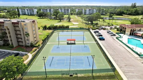 3755 Via Poinciana Greenacres FL 33467