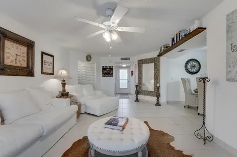 3755 Via Poinciana Greenacres FL 33467