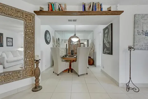 3755 Via Poinciana Greenacres FL 33467