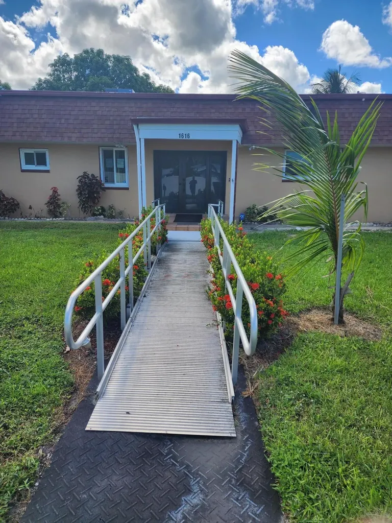 1616 Crandon Avenue Mangonia Park FL 33407