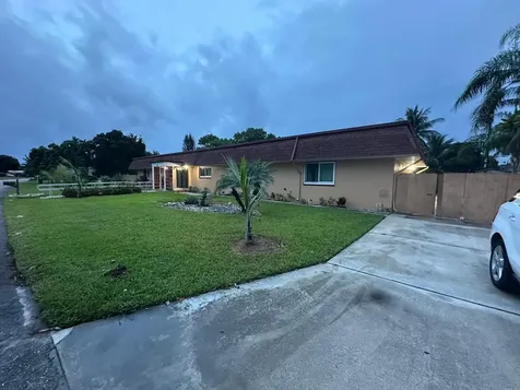 1616 Crandon Avenue Mangonia Park FL 33407