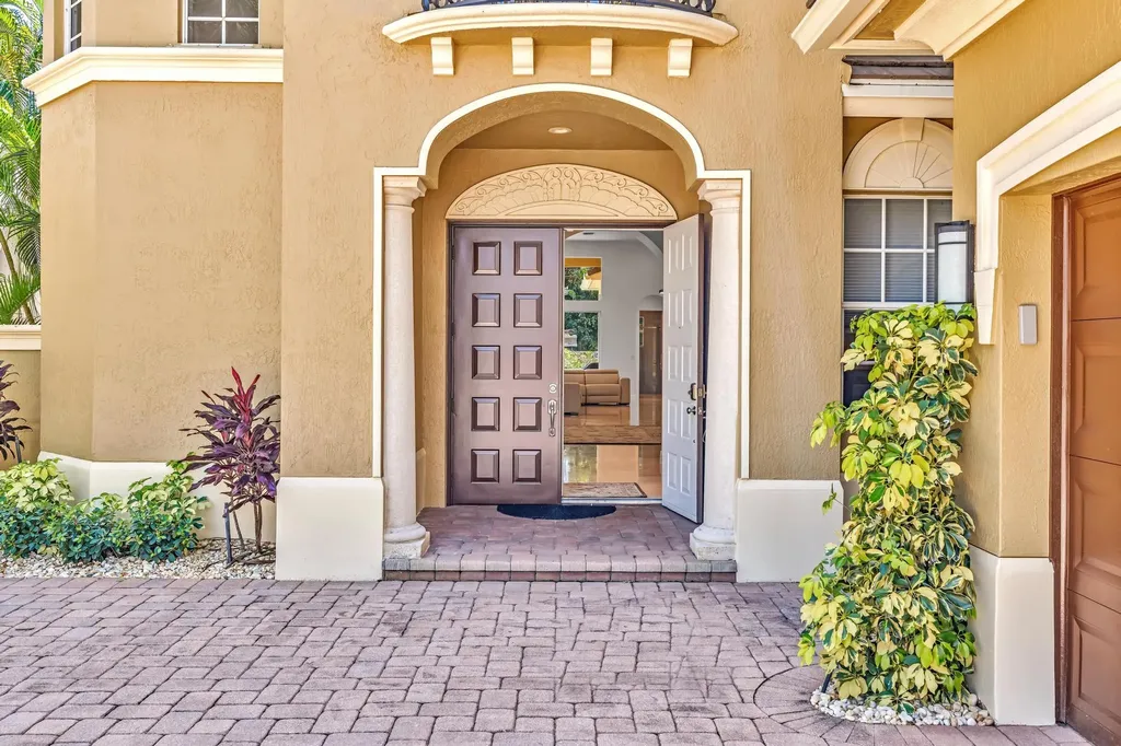 8126 Valhalla Drive Delray Beach FL 33446