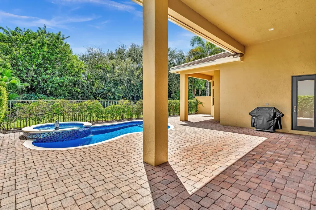 8126 Valhalla Drive Delray Beach FL 33446