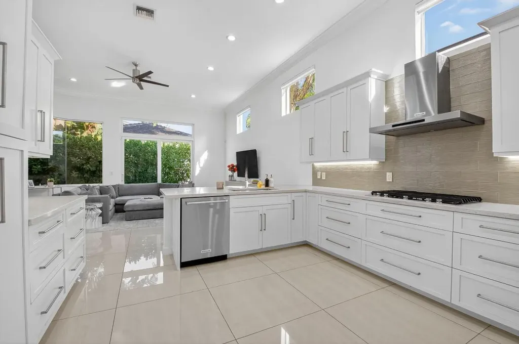 6270 NW 43rd Terrace Boca Raton FL 33496