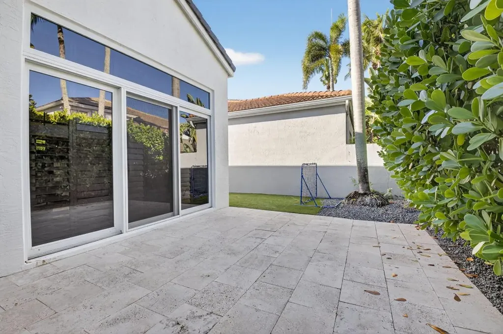 6270 NW 43rd Terrace Boca Raton FL 33496
