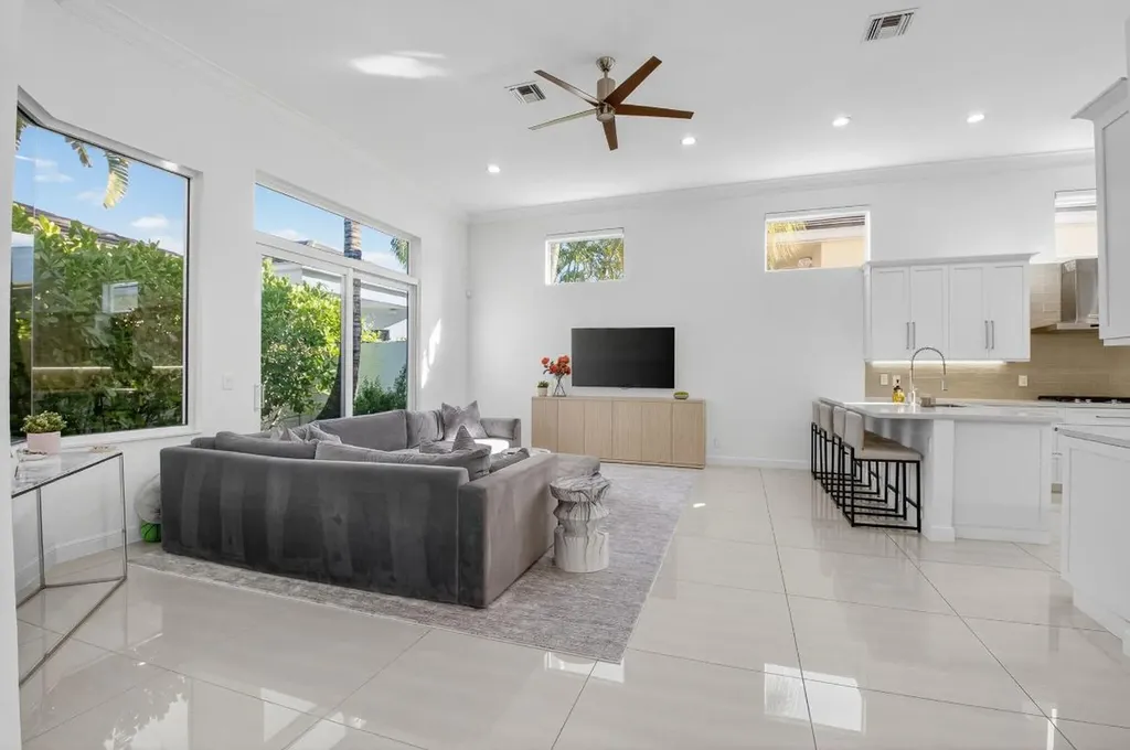 6270 NW 43rd Terrace Boca Raton FL 33496