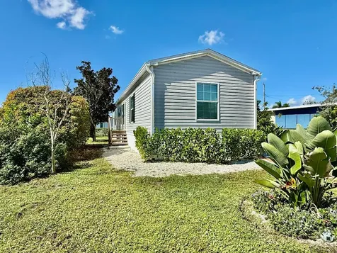 8002 SE Skylark Avenue Hobe Sound FL 33455