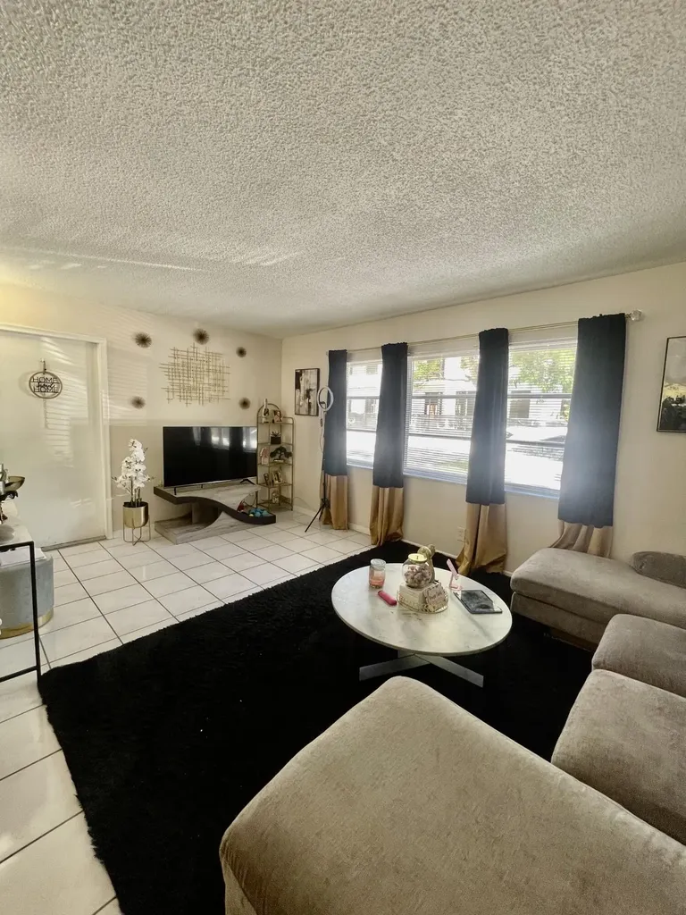 205 NE 3rd Street Boynton Beach FL 33435