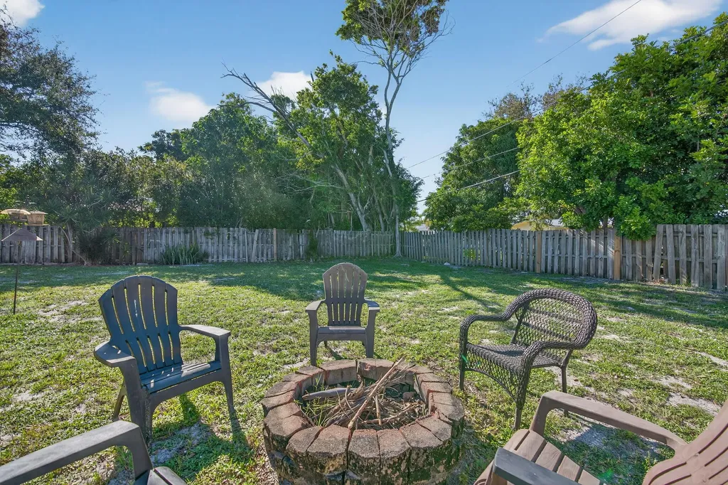5095 SE Manatee Terrace Stuart FL 34997