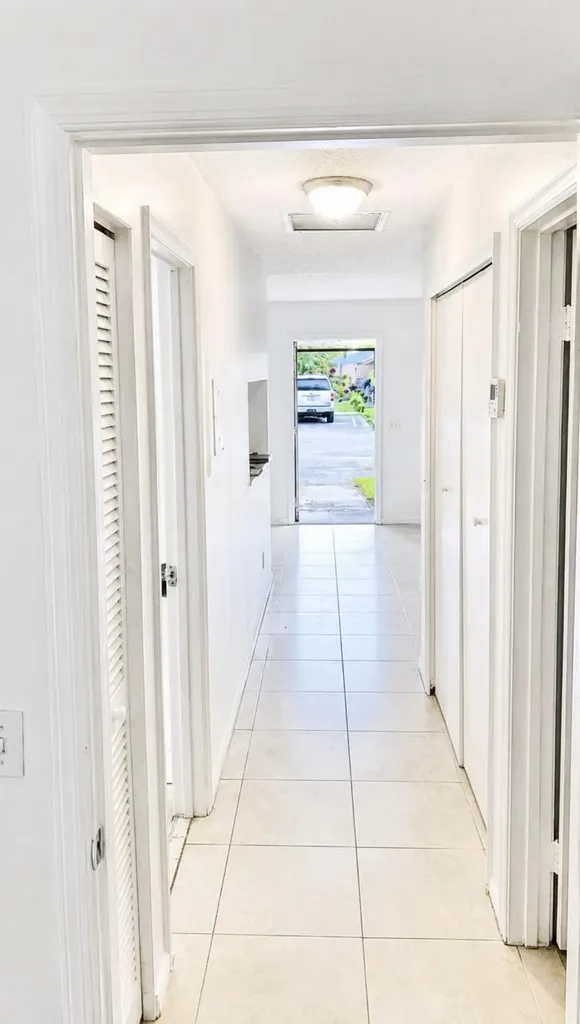 2345 N 2nd Avenue N Lake Worth FL 33461