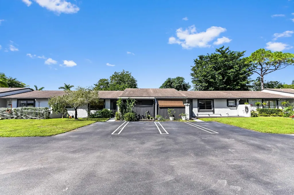 81 Westecunk Drive Royal Palm Beach FL 33411