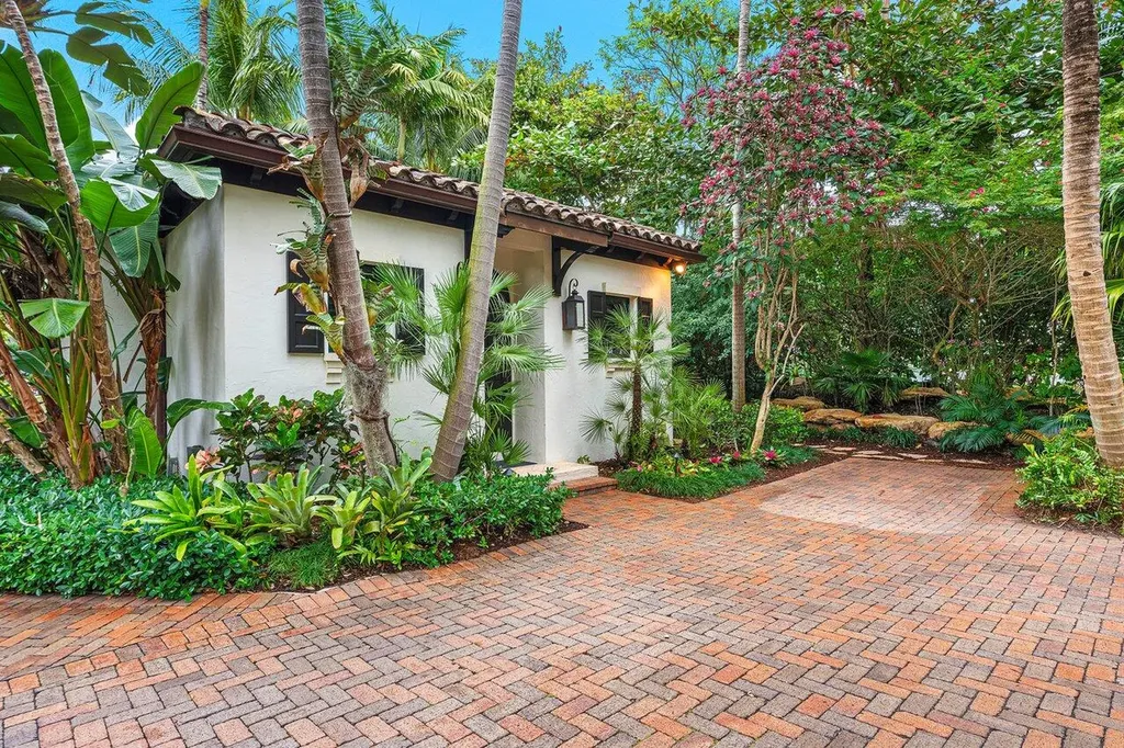 8 Driftwood Landing Gulf Stream FL 33483