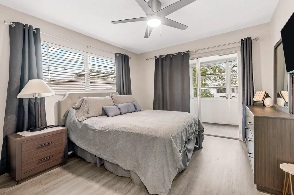 184 Oakridge L Deerfield Beach FL 33442