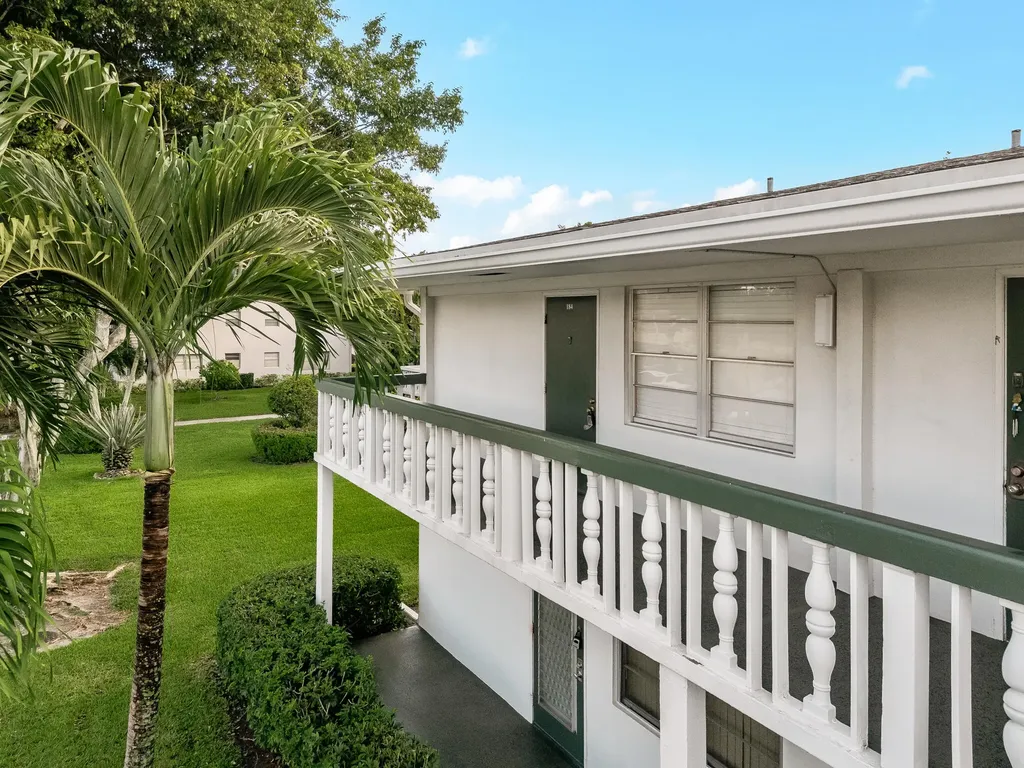 184 Oakridge L Deerfield Beach FL 33442